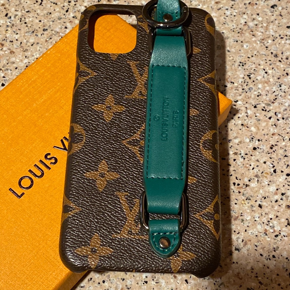 iPhone 11 Pro Max: Louis Vuitton (Not Authentic)